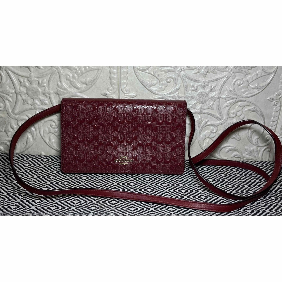 【美品】COACH パテントレザー ショルダーウォレット 長財布 ボルドー ラメ | フリマアプリ ラクマ
