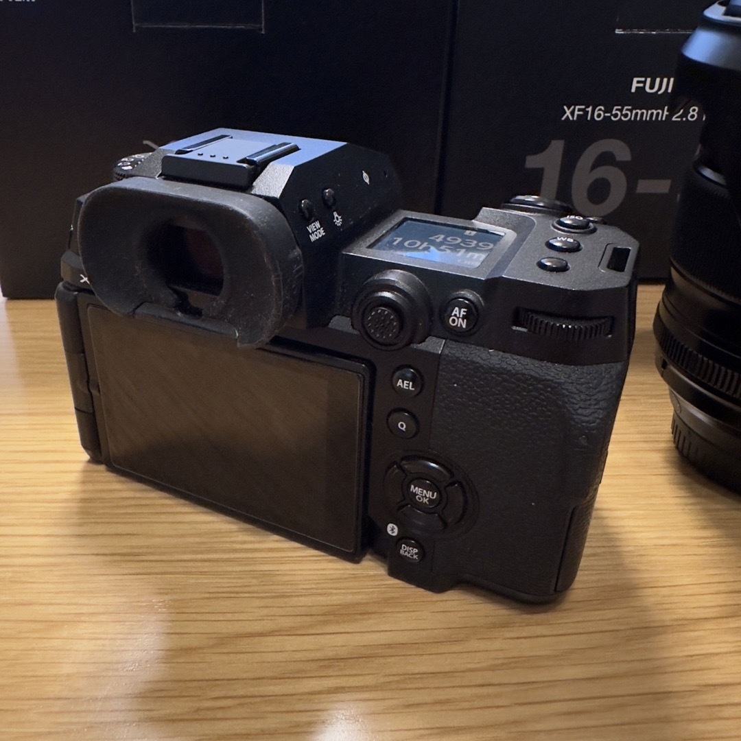 富士フイルム(フジフイルム)の富士フィルムx-h2 16-55mm CF カード　ブラケットセット スマホ/家電/カメラのカメラ(ミラーレス一眼)の商品写真