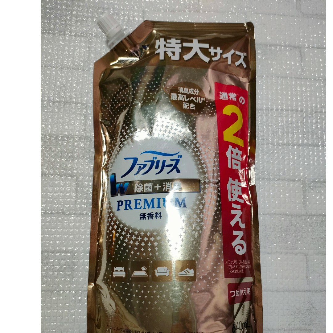 P&G(ピーアンドジー)の【新品】 ファブリーズ 詰替用 W除菌+消臭PREMIUM 無香料 特大 2倍 インテリア/住まい/日用品のインテリア/住まい/日用品 その他(その他)の商品写真