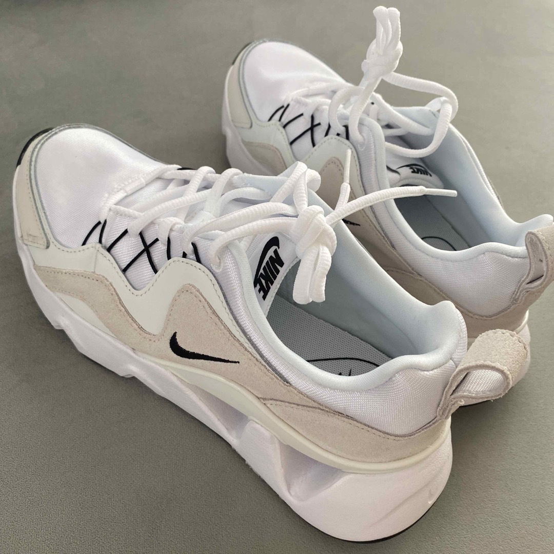 ナイキ　WMNS NIKE RYZ 365 新品　スニーカー　25cm