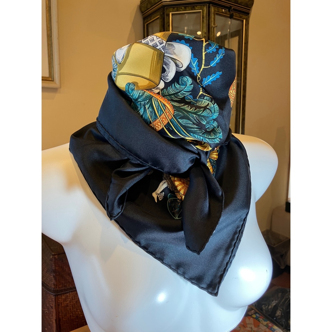 Hermes(エルメス)の極美品エルメスカレ90❤️スカーフ　脱帽　ブラック×マルチカラー レディースのファッション小物(バンダナ/スカーフ)の商品写真