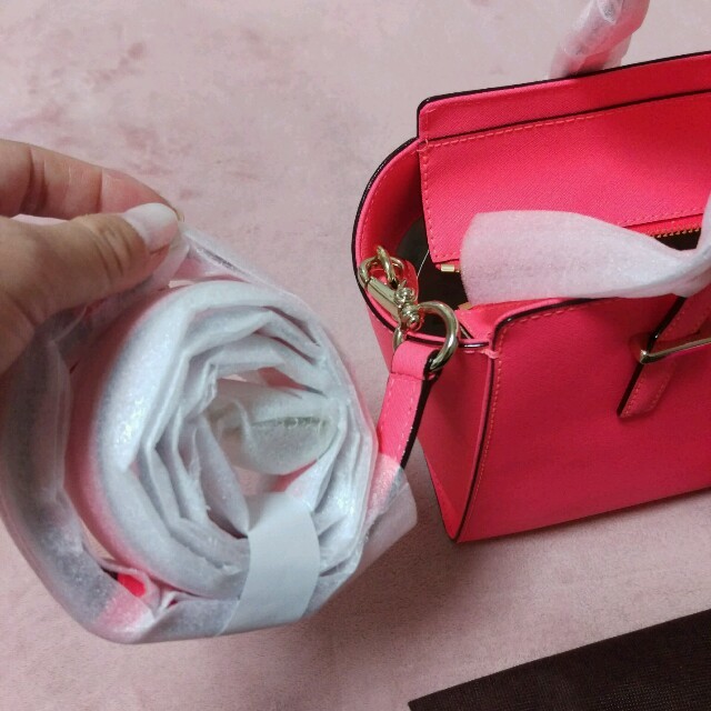 kate spade new york(ケイトスペードニューヨーク)のはまちゃん様専用♥新品♥ロイヤルハワイアン購入♥ケイトスペード✨ レディースのバッグ(ショルダーバッグ)の商品写真