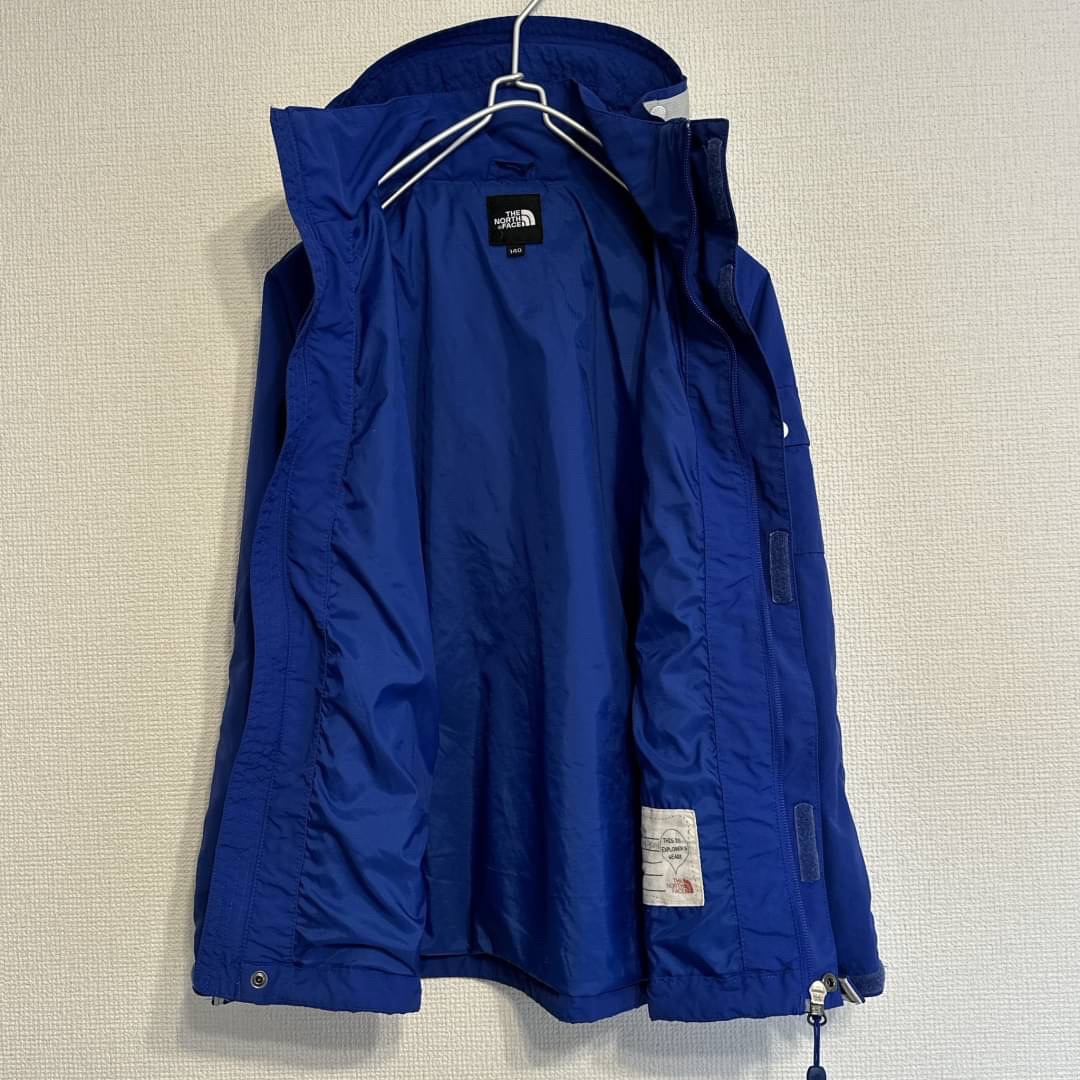 THE NORTH FACE(ザノースフェイス)のノースフェイス マウンテンパーカー ブルー 140 キッズ　 子供服 キッズ/ベビー/マタニティのキッズ服男の子用(90cm~)(ジャケット/上着)の商品写真