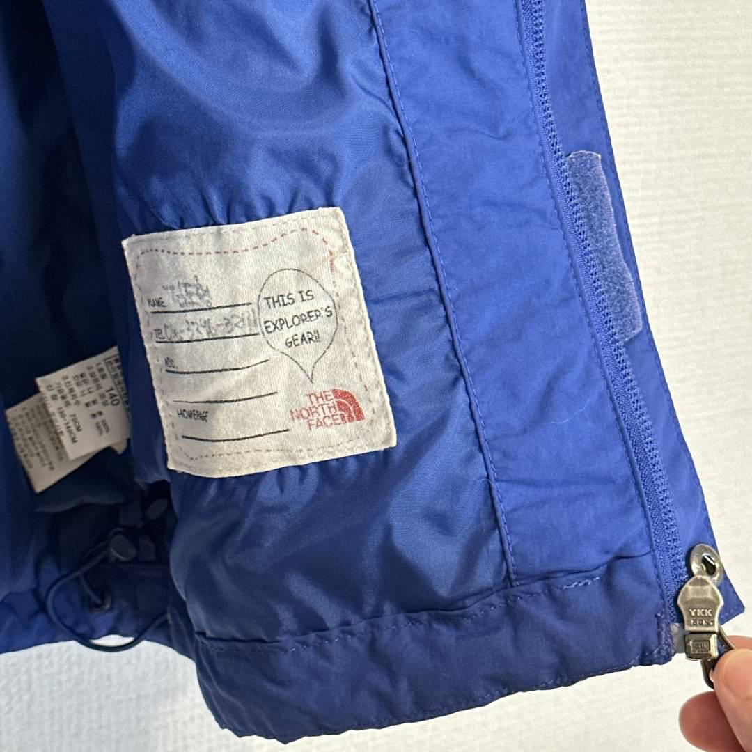 THE NORTH FACE(ザノースフェイス)のノースフェイス マウンテンパーカー ブルー 140 キッズ　 子供服 キッズ/ベビー/マタニティのキッズ服男の子用(90cm~)(ジャケット/上着)の商品写真