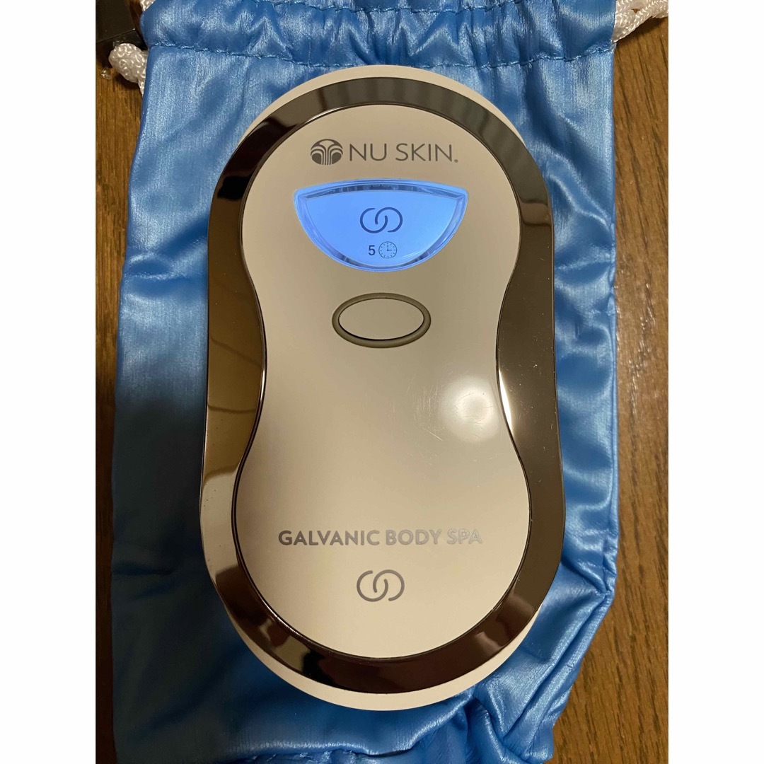 NU SKIN(ニュースキン)のお値下げ交渉受付中！ニュースキン　ガルバニックボディスパ　セット スマホ/家電/カメラの美容/健康(ボディケア/エステ)の商品写真