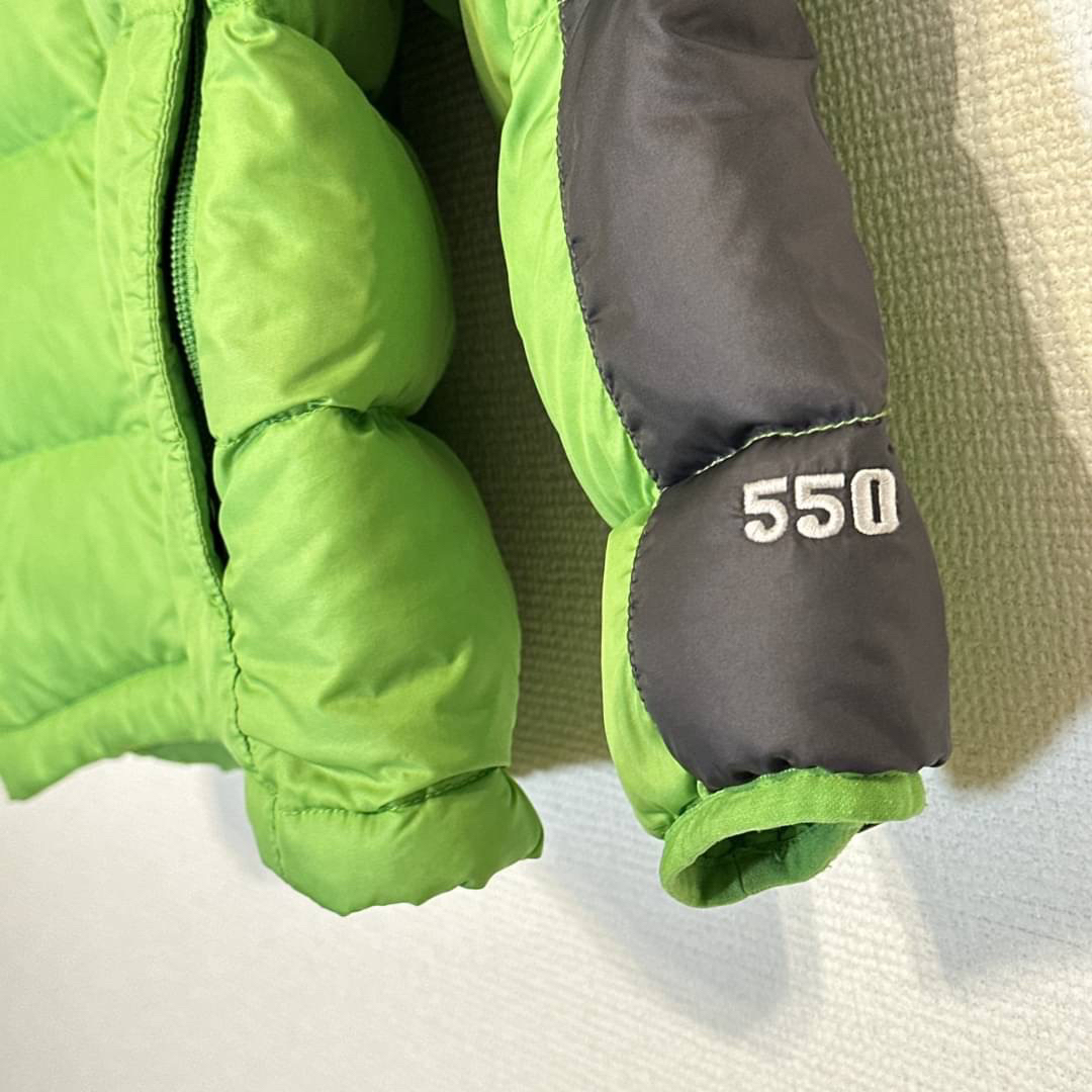 THE NORTH FACE(ザノースフェイス)のノースフェイス　ダウンジャケット　グリーン 130  キッズ　550フィル キッズ/ベビー/マタニティのキッズ服男の子用(90cm~)(ジャケット/上着)の商品写真