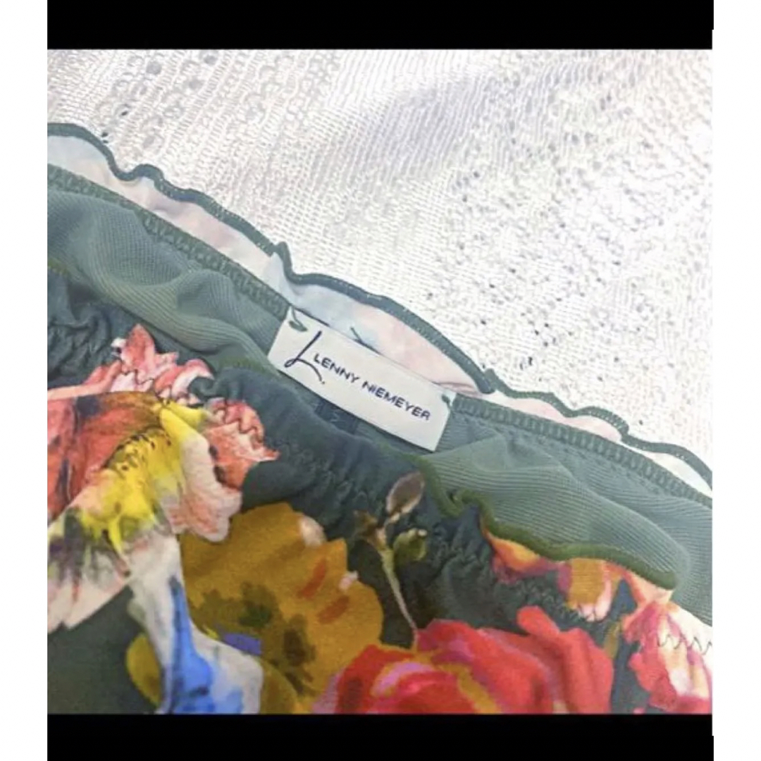 Victoria's Secret(ヴィクトリアズシークレット)の新品　水着　カラフル　花柄　バンドゥ　ビキニ　ブラジリアン　上下セット　カラフル レディースの水着/浴衣(水着)の商品写真