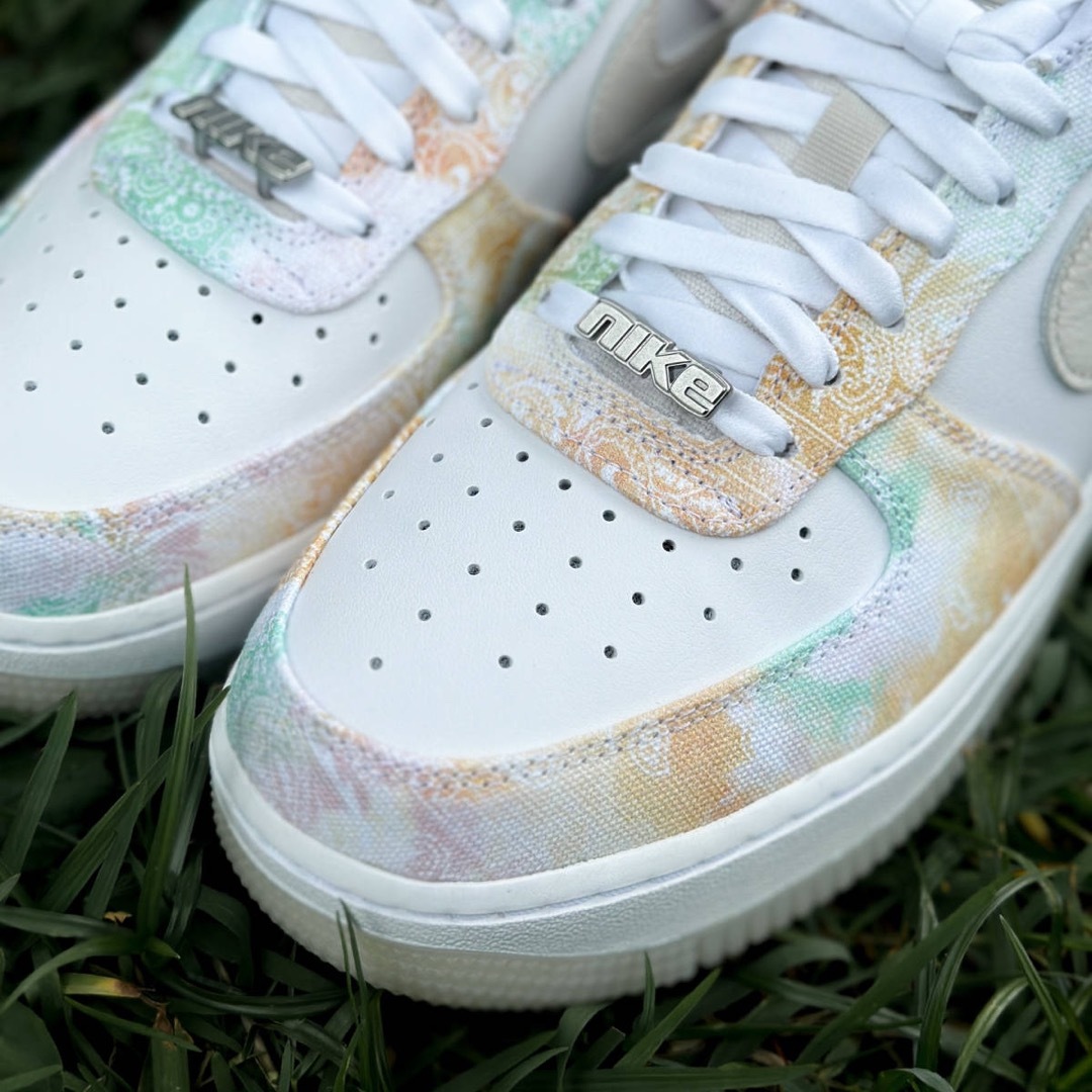 NIKE - NIKE ナイキ AIR FORCE 1 エアフォース1 ペイズリー 23 新品の