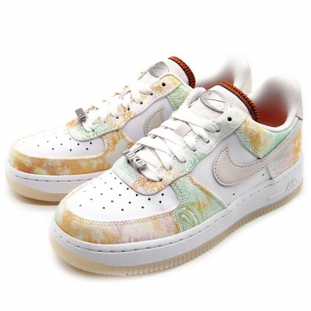 NIKE(ナイキ)のNIKE ナイキ AIR FORCE 1 エアフォース1 ペイズリー 24 新品 レディースの靴/シューズ(スニーカー)の商品写真