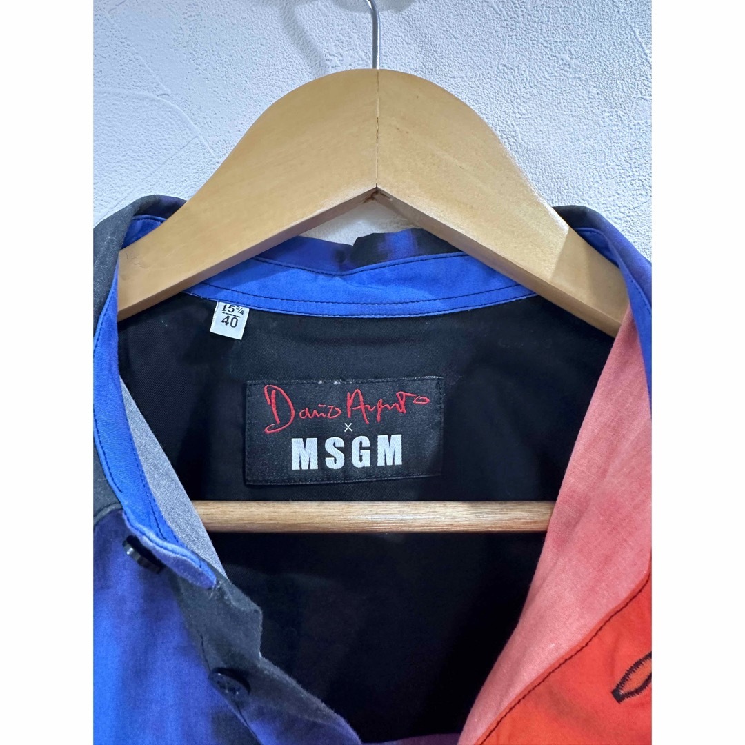 MSGM(エムエスジイエム)のMSGM X DARIO ARGENTO 青x赤 プリント半袖シャツサイズ40 メンズのトップス(シャツ)の商品写真