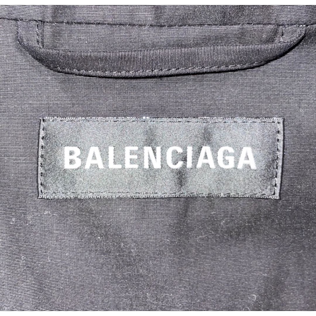 Balenciaga(バレンシアガ)の【新作】BALENCIAGA 22AW 反転ロゴ トラックジャケット メンズのジャケット/アウター(ナイロンジャケット)の商品写真