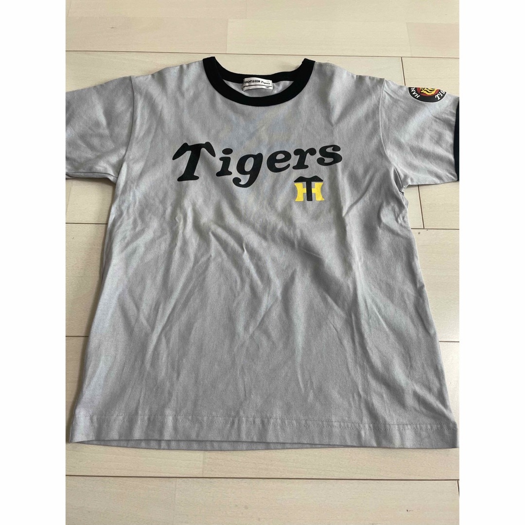 阪神タイガース(ハンシンタイガース)の阪神タイガース　半袖　Tシャツ 140  スポーツ/アウトドアの野球(応援グッズ)の商品写真