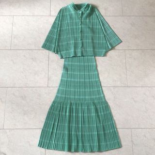 プリーツプリーズイッセイミヤケ(PLEATS PLEASE ISSEY MIYAKE)のプリーツプリーツ　PLEATS PLEATS　セットアップ　ワンピース　緑(ロングワンピース/マキシワンピース)