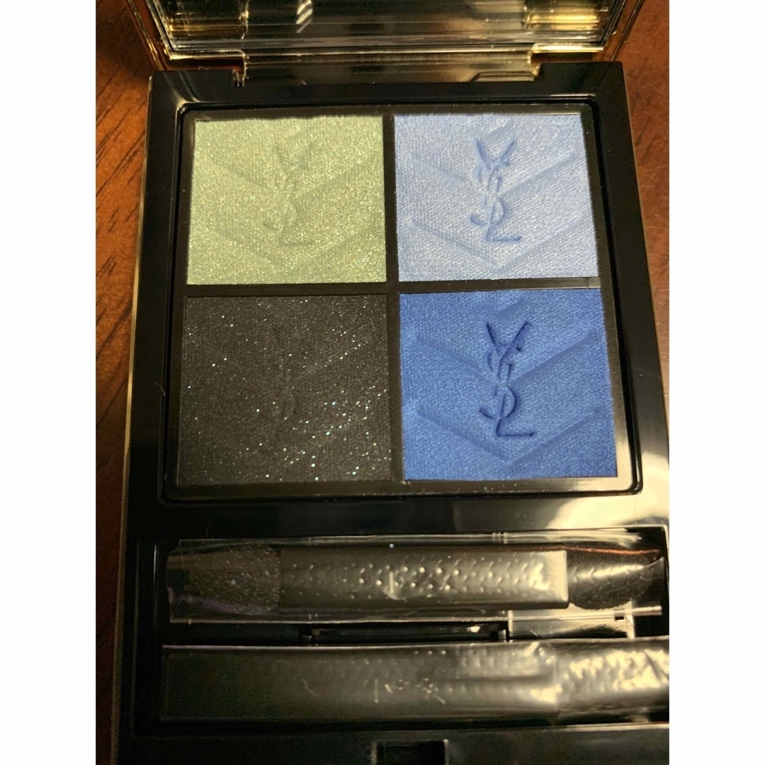 Yves Saint Laurent(イヴサンローラン)の新品未使用　イヴサンローラン　クチュール　ミニクラッチ限定 コスメ/美容のベースメイク/化粧品(アイシャドウ)の商品写真