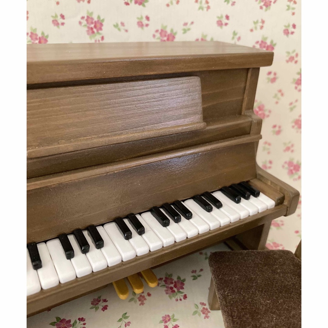 ミニチュアピアノ　(ブラウン)    ハンドメイド ハンドメイドのインテリア/家具(インテリア雑貨)の商品写真
