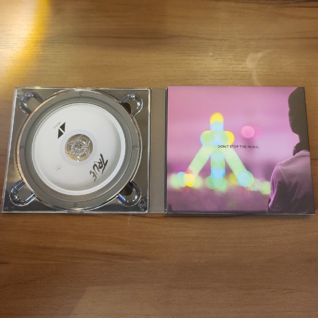 Avicii トゥルー TRUE 限定版 2CD エンタメ/ホビーのCD(ポップス/ロック(洋楽))の商品写真