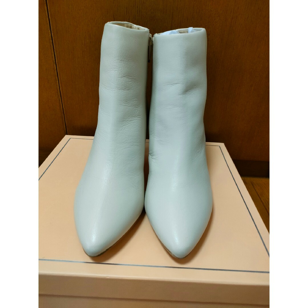 nano・universe(ナノユニバース)の新品 ナノユニバースLEINER 本革 ショートブーツ オフホワイト☆37サイズ レディースの靴/シューズ(ブーティ)の商品写真