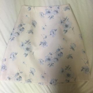 マジェスティックレゴン(MAJESTIC LEGON)のマジェ＊完売花柄スカート(ひざ丈スカート)