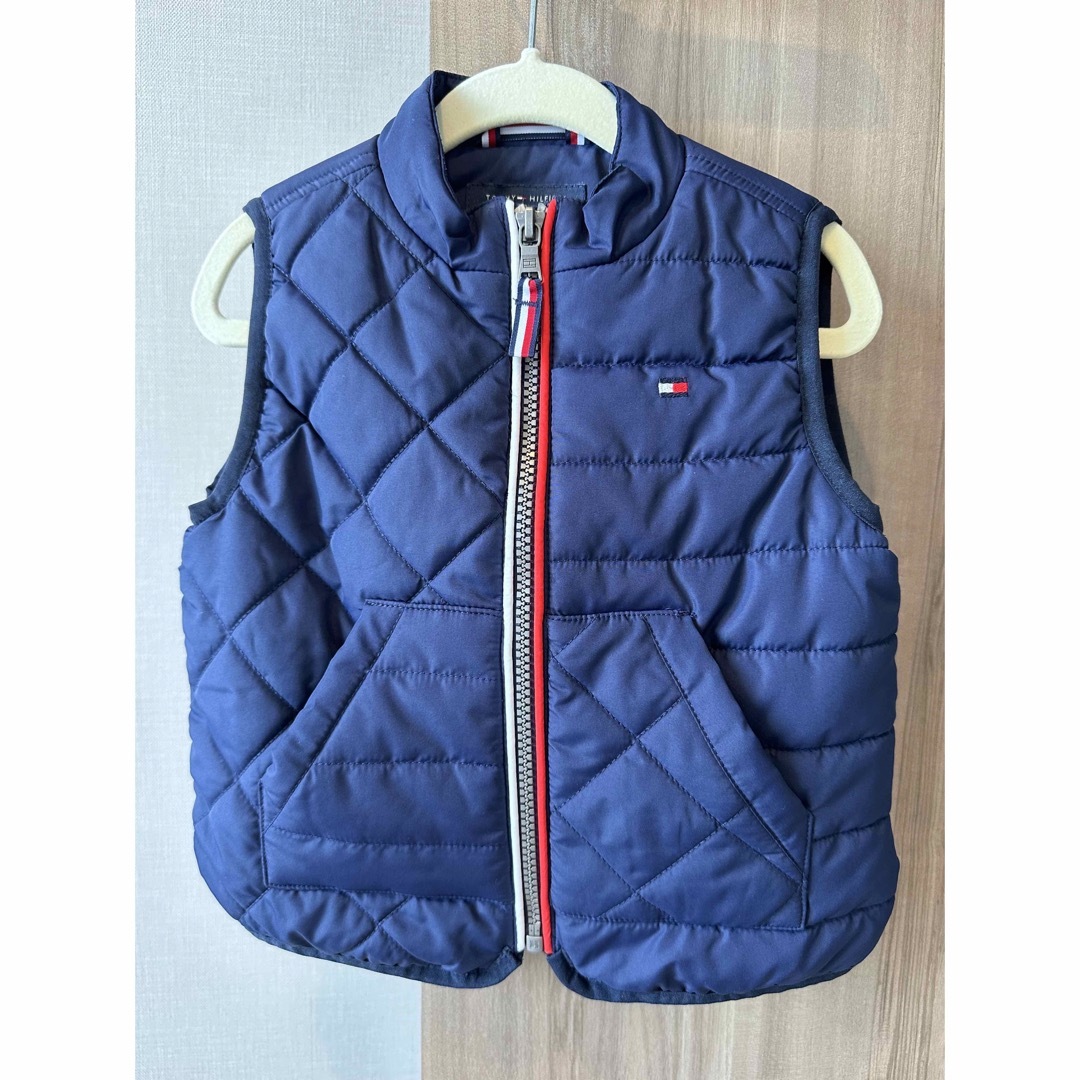 TOMMY HILFIGER(トミーヒルフィガー)のトミーヒルフィガー/ジャケット/ベスト キッズ/ベビー/マタニティのキッズ服男の子用(90cm~)(ジャケット/上着)の商品写真