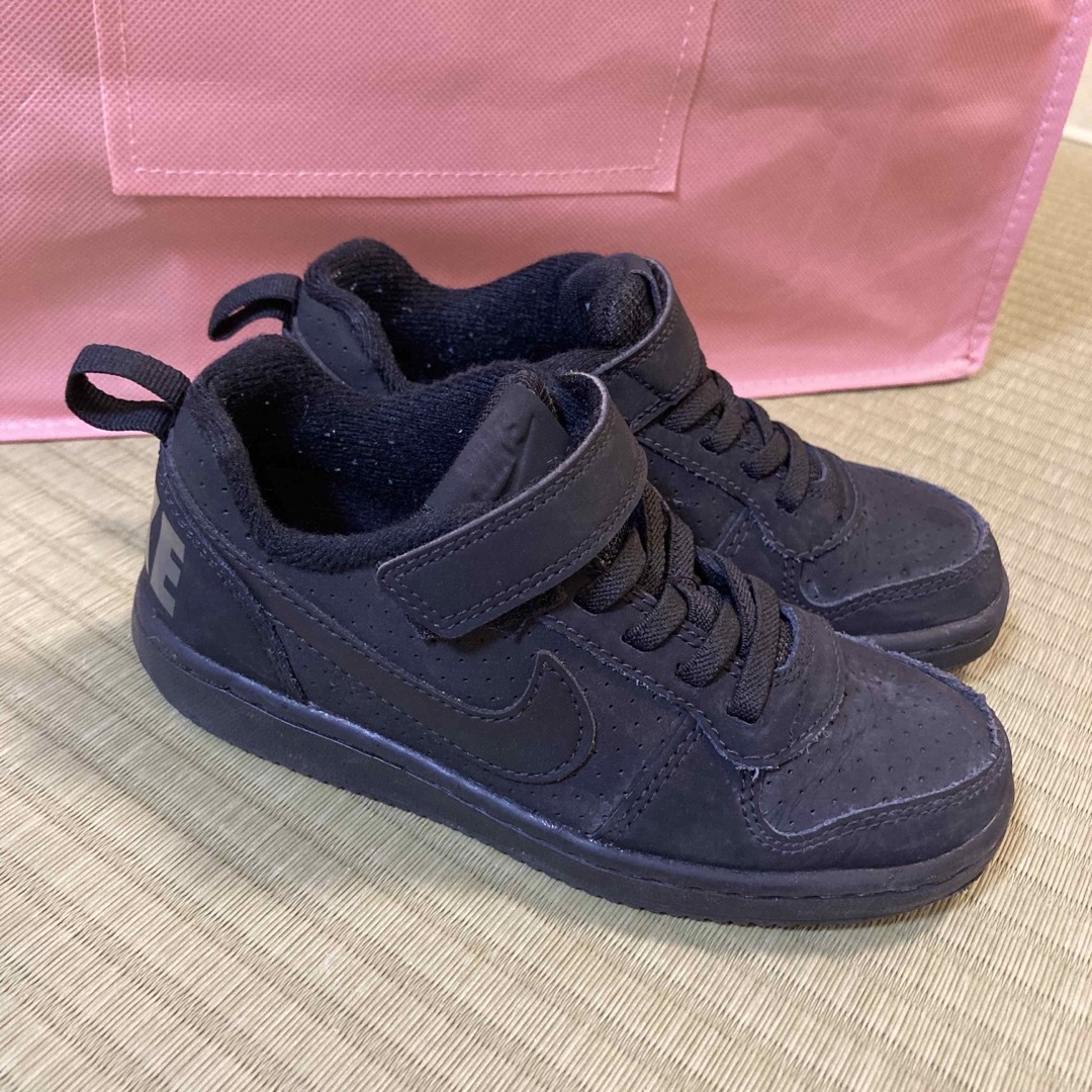 NIKE(ナイキ)のNIKEスニーカー　17cm 値下げ キッズ/ベビー/マタニティのキッズ靴/シューズ(15cm~)(スニーカー)の商品写真