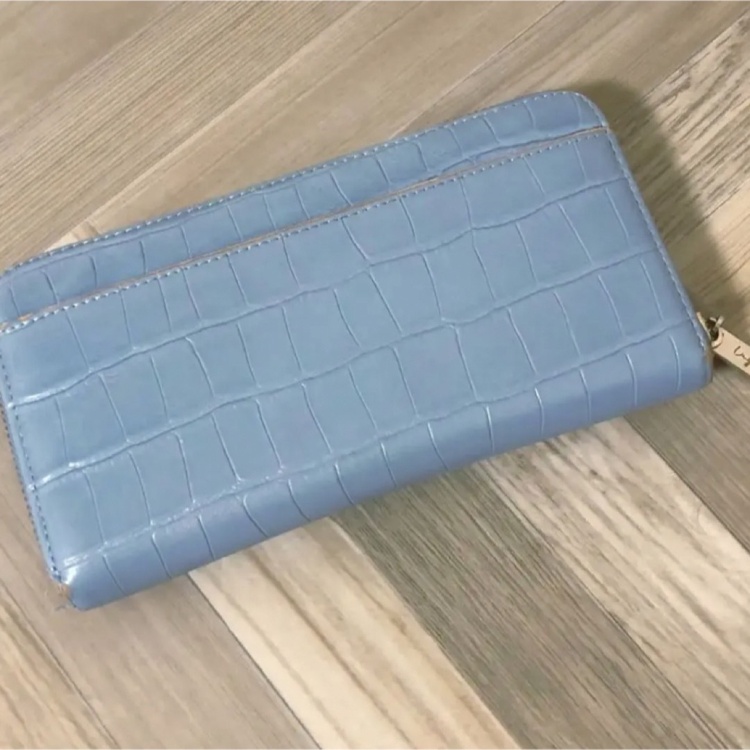 Ungrid(アングリッド)のアングリッド　長財布　クロコ調デザイン　ラウンドファスナー　水色 レディースのファッション小物(財布)の商品写真