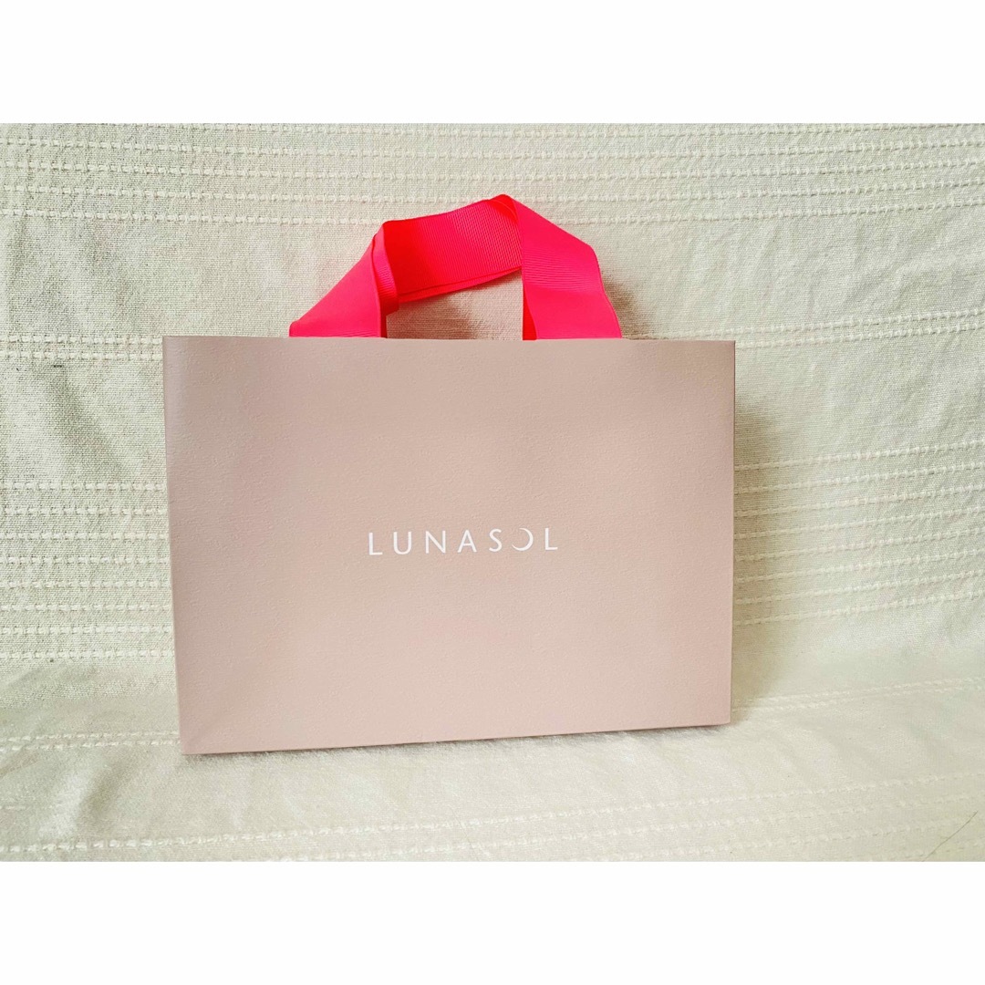 LUNASOL(ルナソル)のLUNASOL  メロウフィットバーム01 コスメ/美容のスキンケア/基礎化粧品(リップケア/リップクリーム)の商品写真