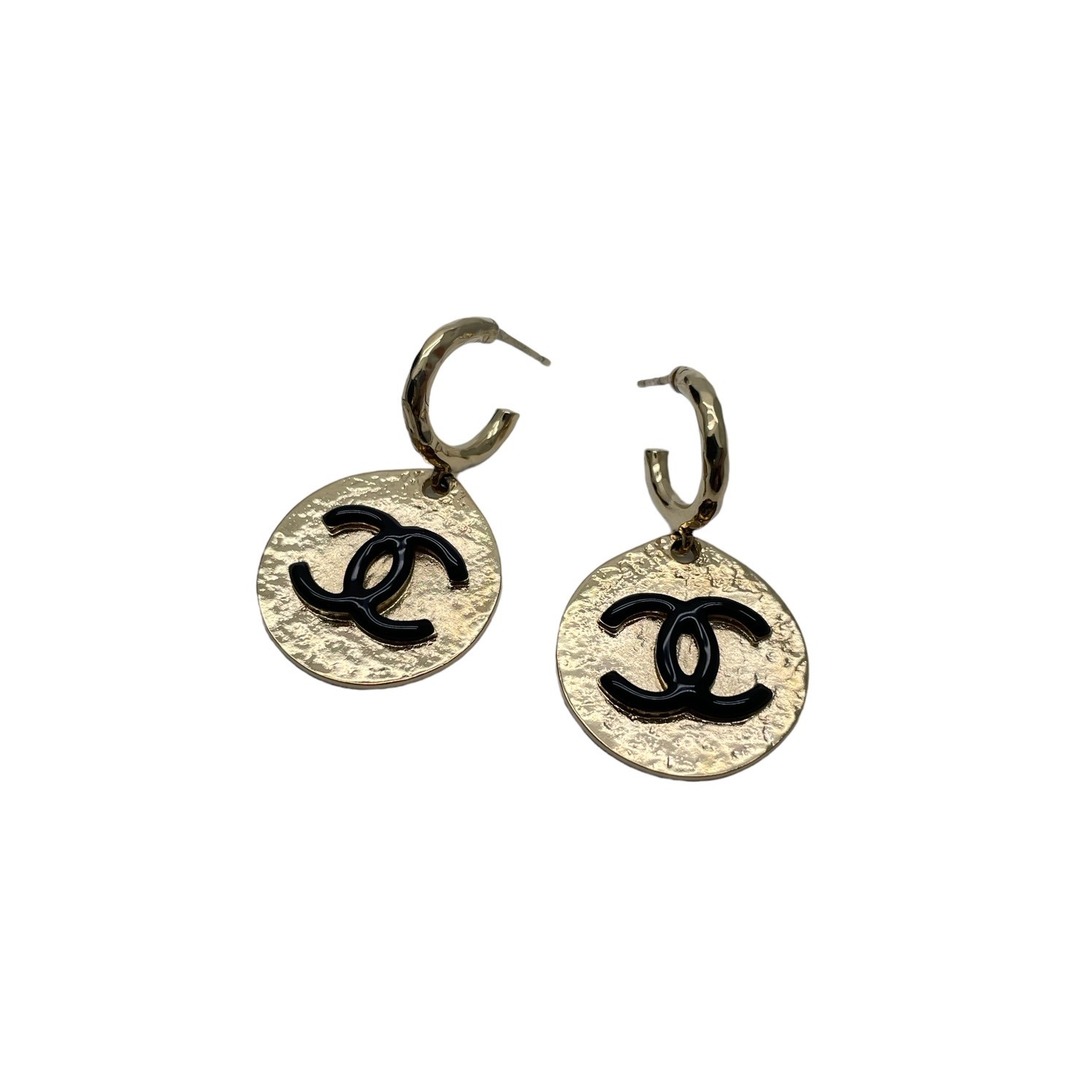 CHANEL シャネル メタルサークルピアス フープピアス ココマーク 22AW L22A刻印 ゴールド ブラック 7ｇ レディース 美品  52548