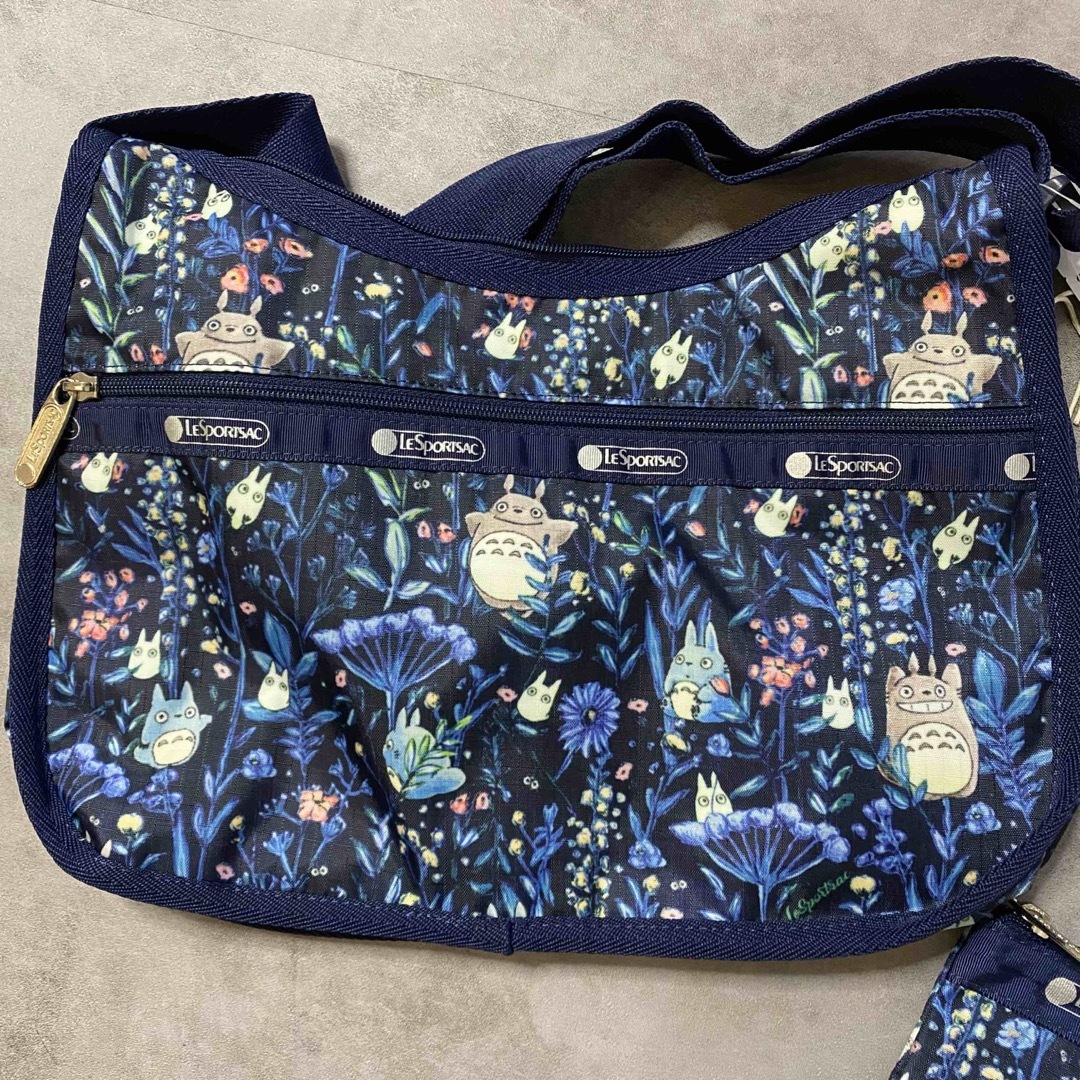 LeSportsac(レスポートサック)の[新品レスポートサック　トトロ　ボタニカル　ショルダーバッグ　ポーチ付き レディースのバッグ(ショルダーバッグ)の商品写真