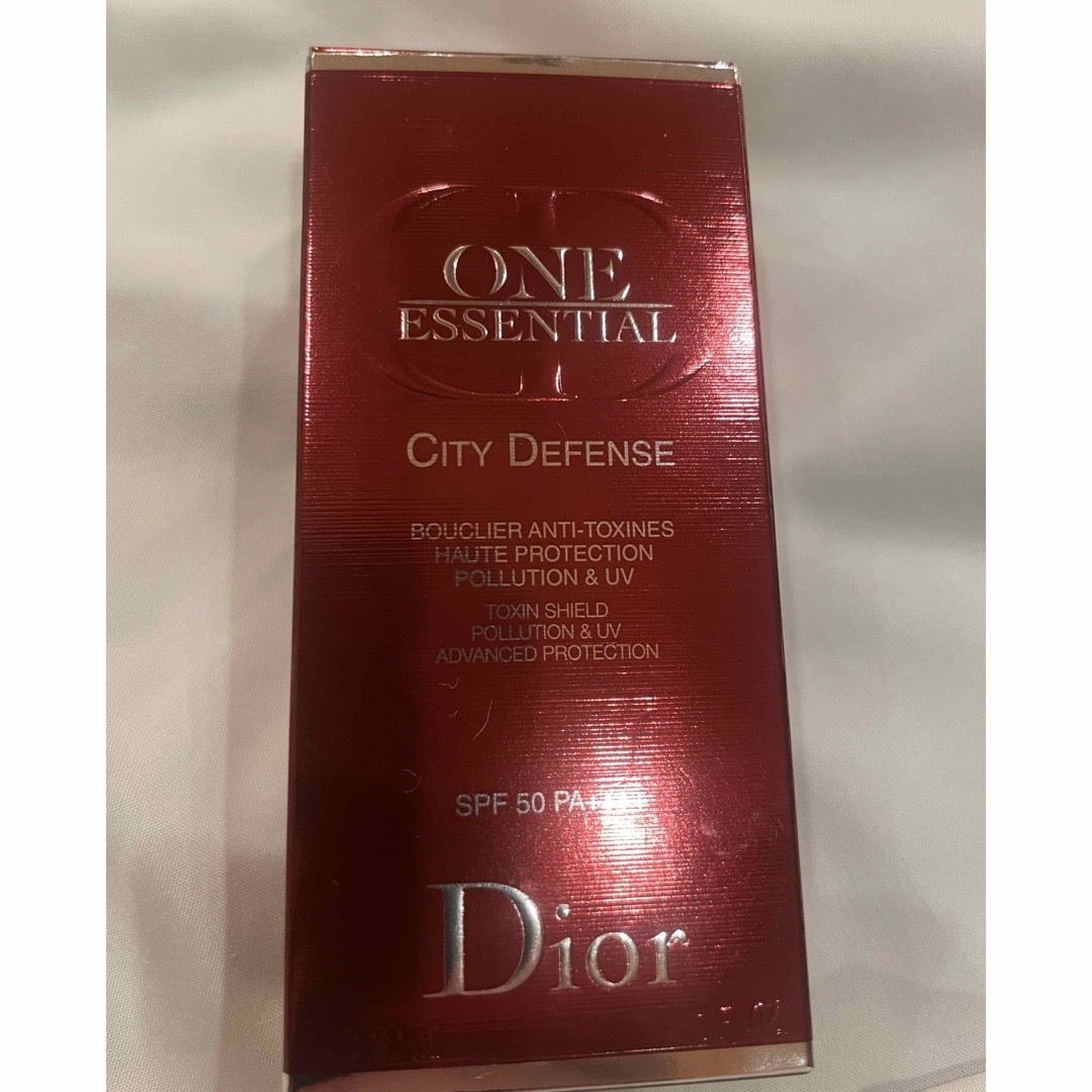 Christian Dior(クリスチャンディオール)のディオールワンエッセンスシャルディフェンス50 30ml コスメ/美容のスキンケア/基礎化粧品(乳液/ミルク)の商品写真