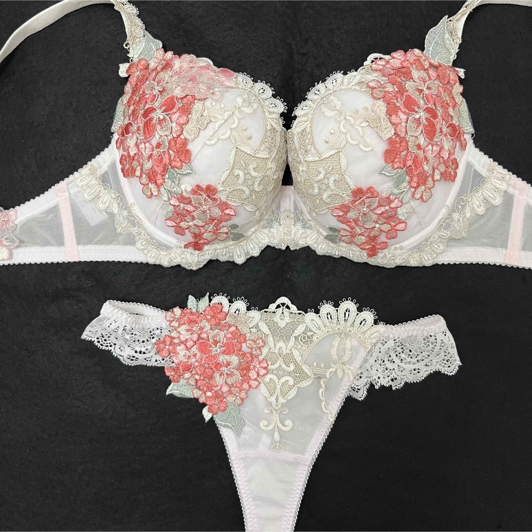 Wacoal - サルート 店舗限定 モロッコ 49G F75&ソングM PUの通販 by