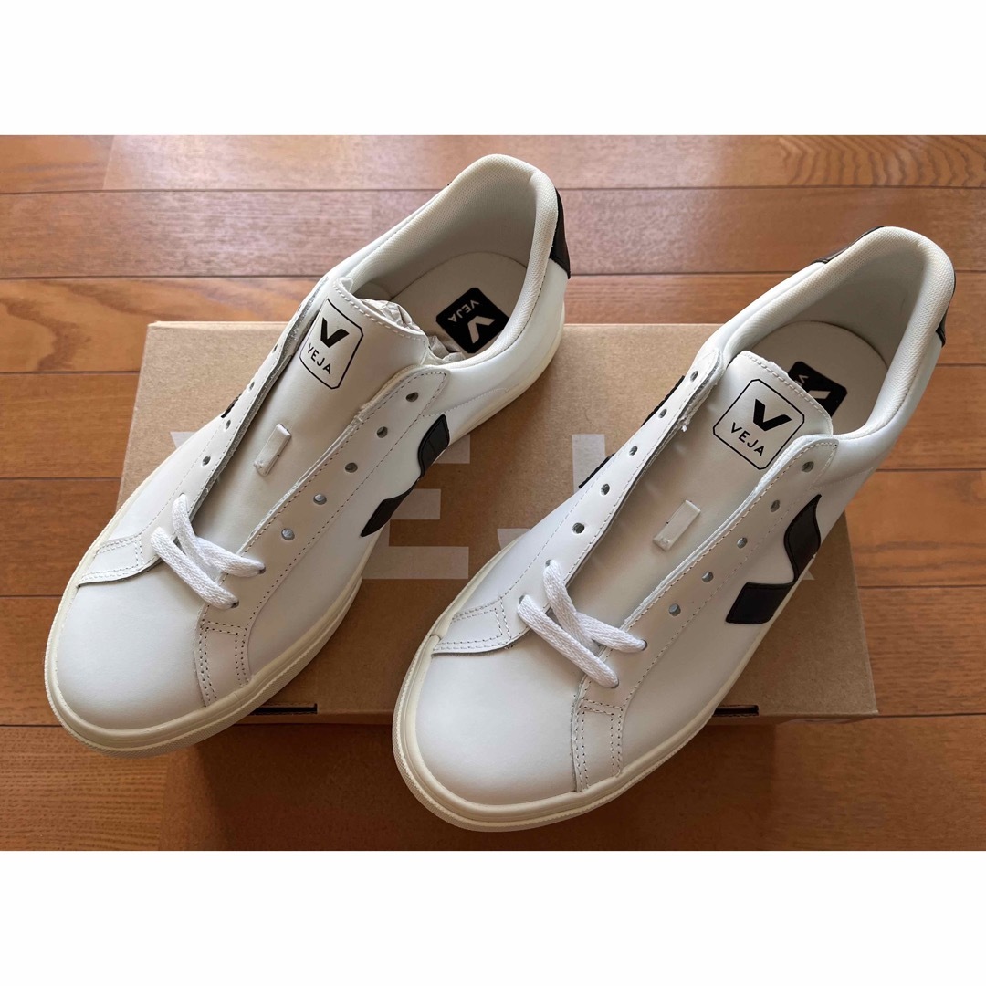 VEJA(ヴェジャ)の新品 未使用 VEJA エスプラ ヴェジャ　レザー　スニーカー42  27cm メンズの靴/シューズ(スニーカー)の商品写真