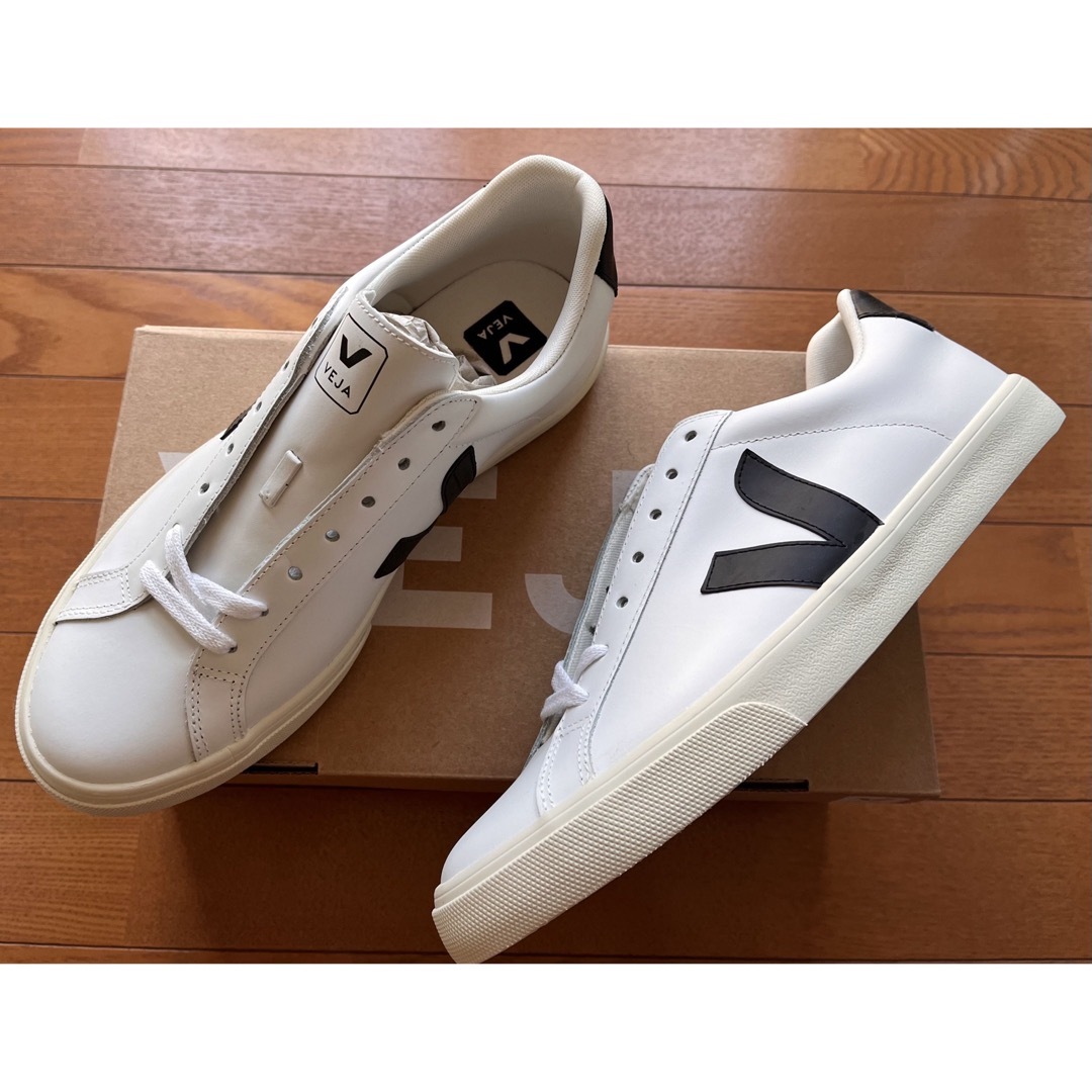 VEJA(ヴェジャ)の新品 未使用 VEJA エスプラ ヴェジャ　レザー　スニーカー42  27cm メンズの靴/シューズ(スニーカー)の商品写真