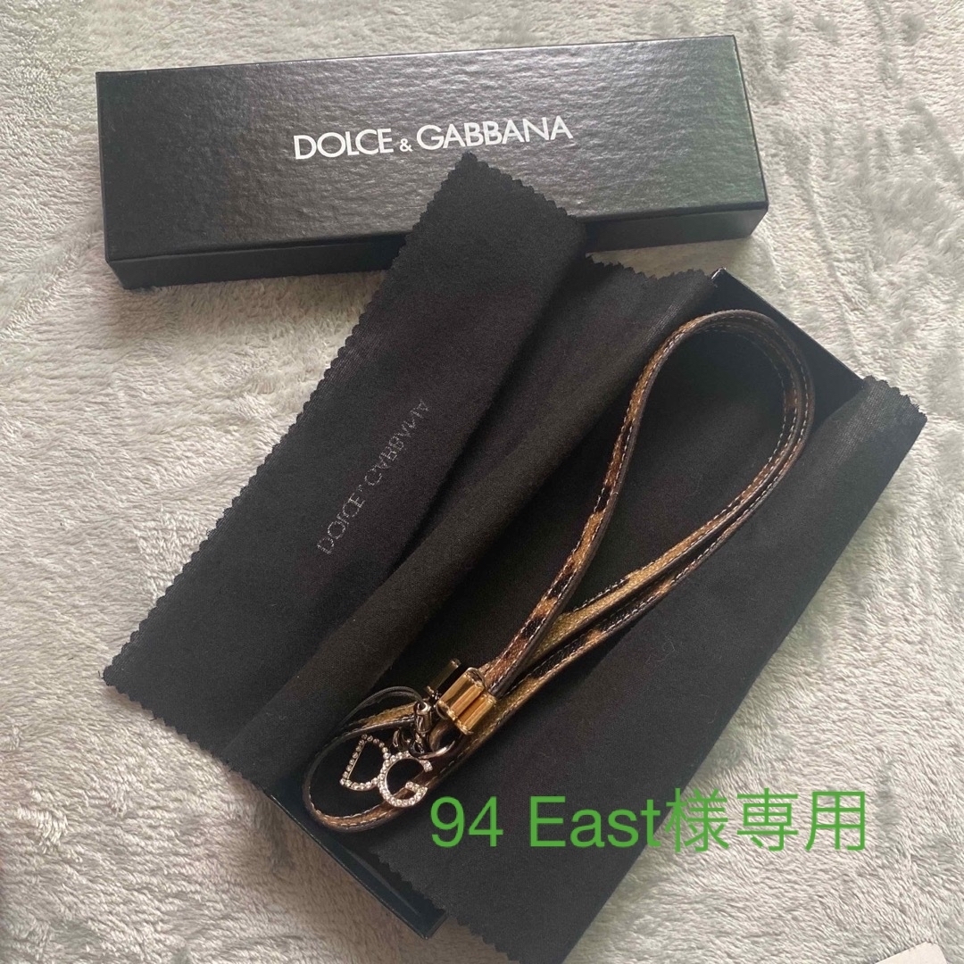 DOLCE&GABBANA(ドルチェアンドガッバーナ)の【専用】ドルチェ&ガッバーナ　レオパード　ロゴ　ネックストラップ　タグ付き　 スマホ/家電/カメラのスマホアクセサリー(ストラップ/イヤホンジャック)の商品写真