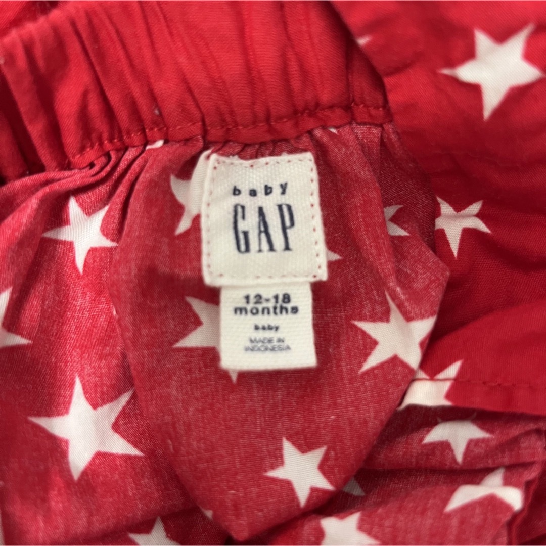 babyGAP(ベビーギャップ)の美品♡　ベビーギャップ　ロンパース　サロペット　赤　星　babyGap キッズ/ベビー/マタニティのベビー服(~85cm)(カバーオール)の商品写真