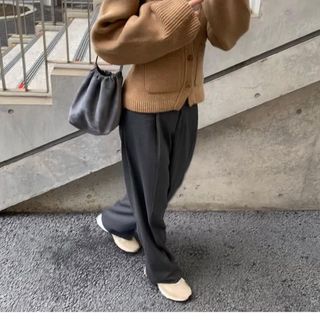 ザラ(ZARA)のZARA  ワイドスラックス　美品　パンツ(カジュアルパンツ)