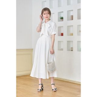 トッコクローゼット(TOCCO closet)のtocco closet ボウタイリボン付きフロントタックワンピース 半袖(ひざ丈ワンピース)