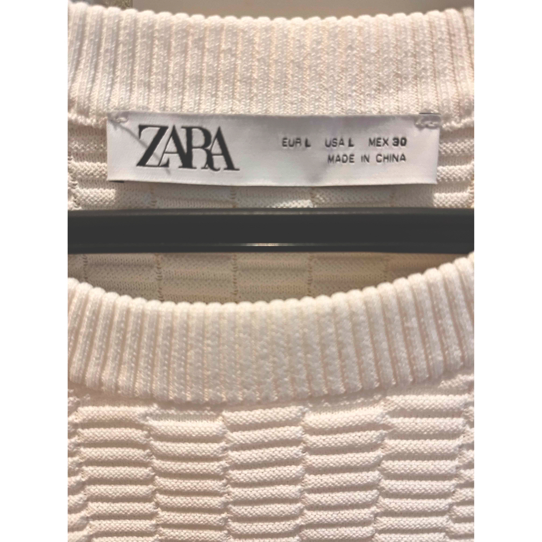 ZARA(ザラ)の未使用　ZARA トップス　白　袖なし　Ｌサイズ レディースのトップス(カットソー(半袖/袖なし))の商品写真