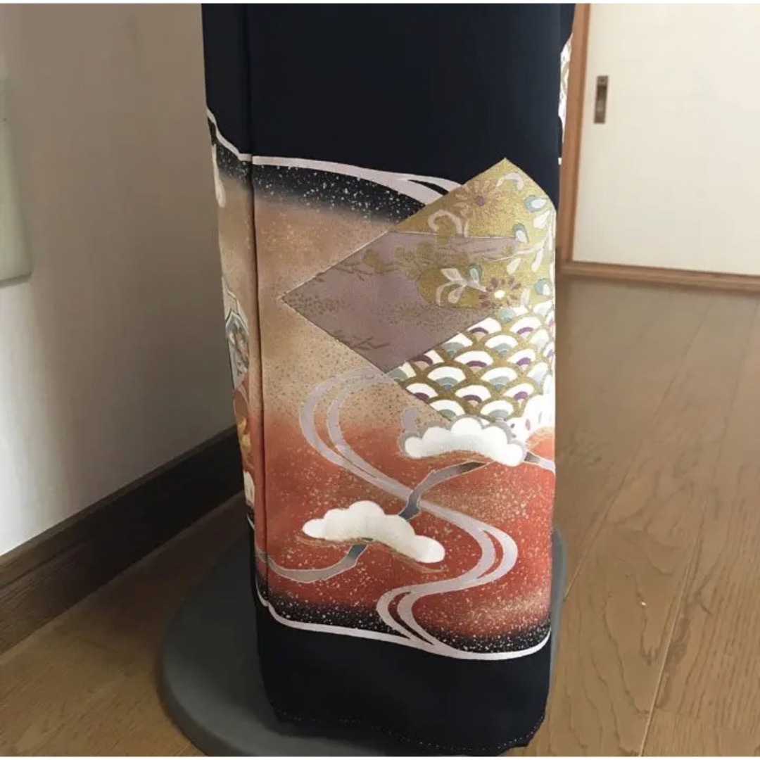 大特価！！！ 黒留袖 正絹黒留袖 ひし形・流水・金刺繍の通販