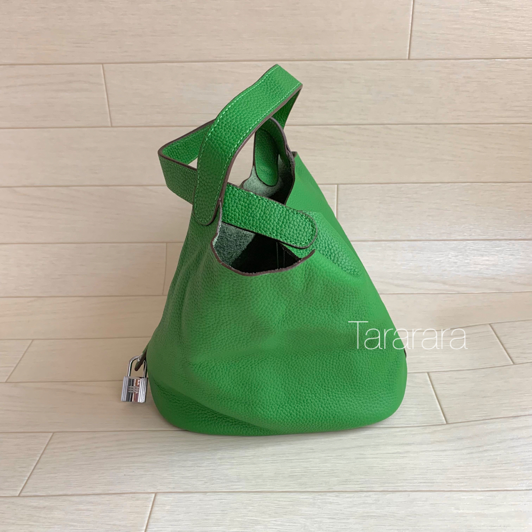 ラスト1点‼️●leather bucket bag グリーンS●本革 レディースのバッグ(トートバッグ)の商品写真