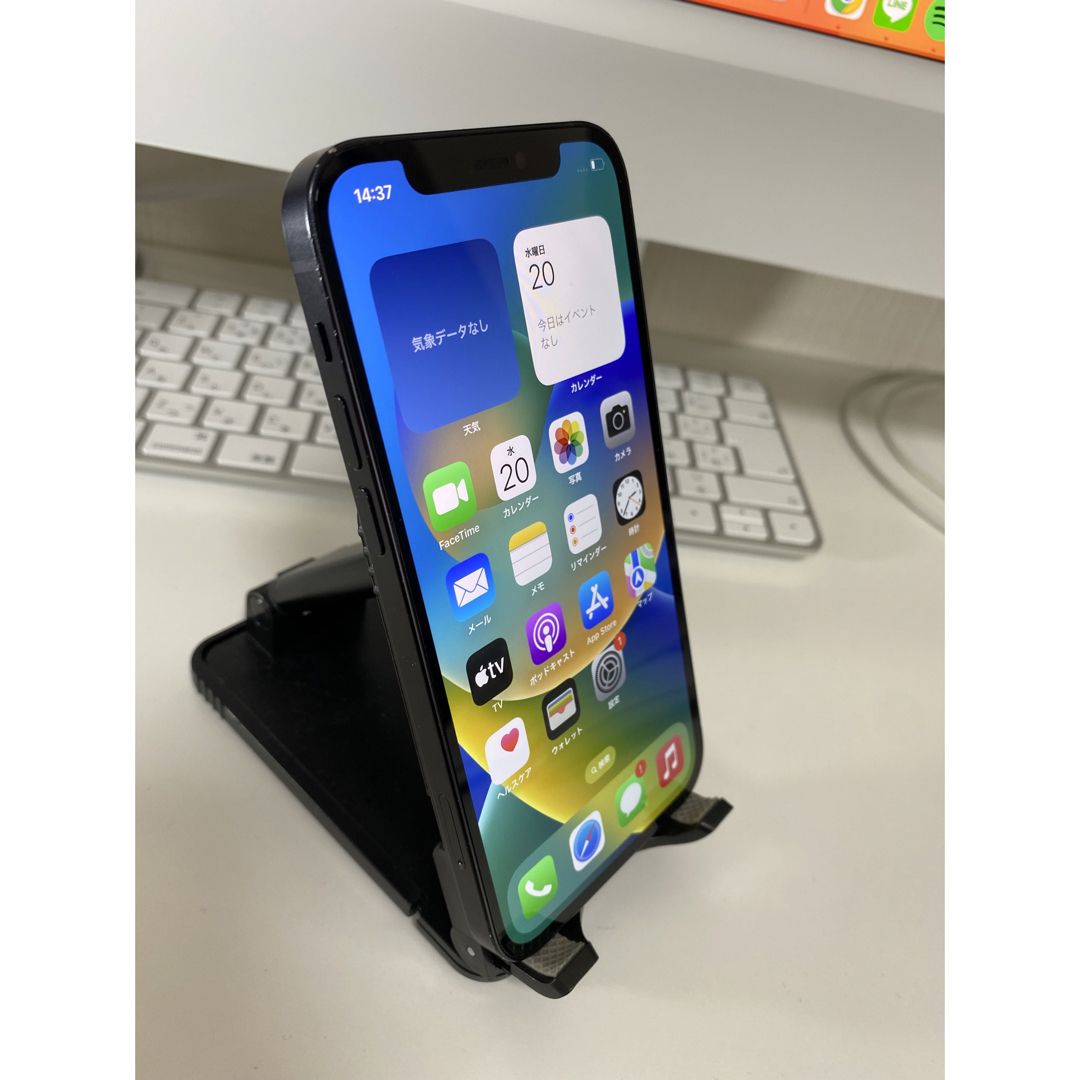 iPhone(アイフォーン)のiPhone12 256GB Softbank ブラック simフリー 中古 スマホ/家電/カメラのスマートフォン/携帯電話(スマートフォン本体)の商品写真