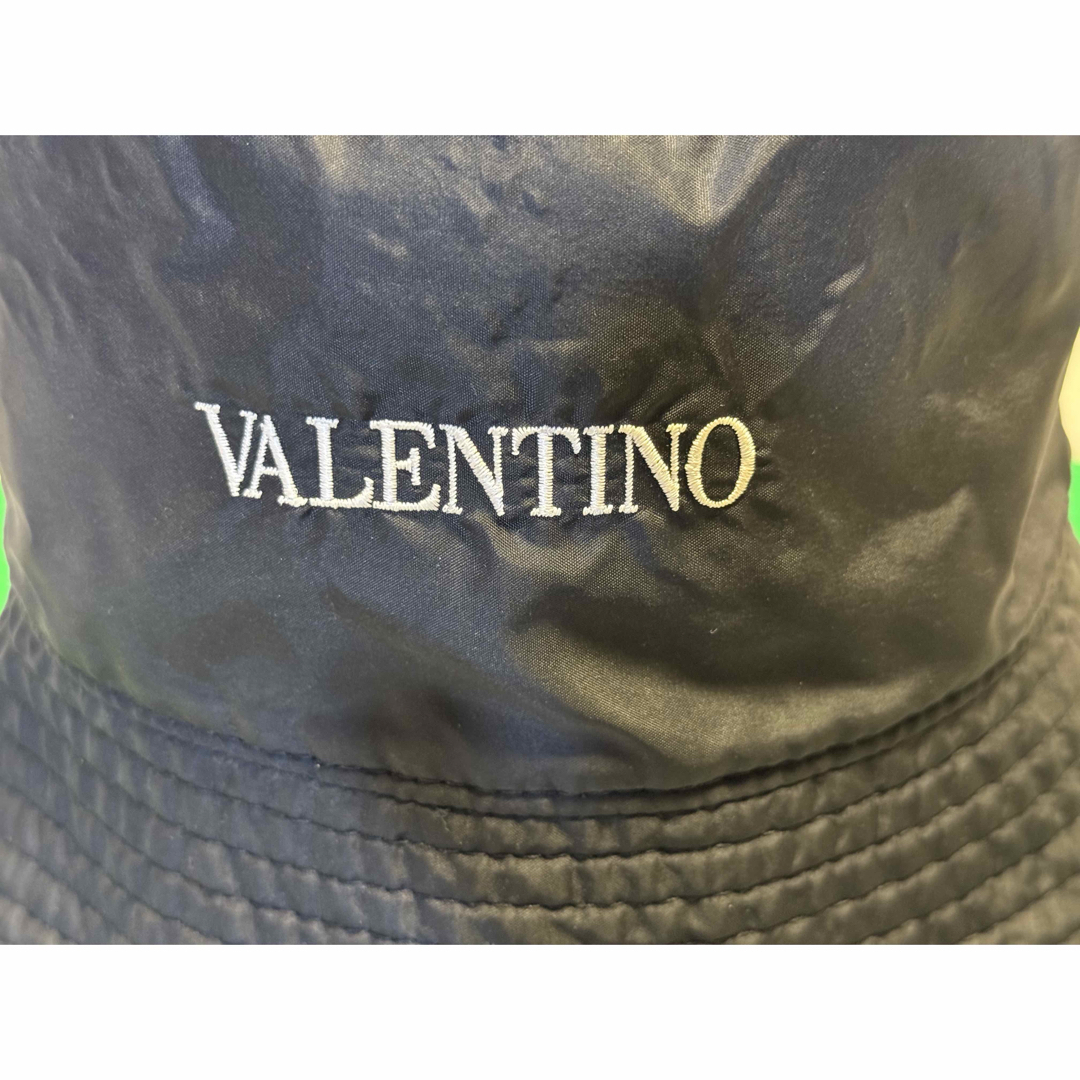 VALENTINOガラヴァーニ Vネオン オプティカル リバーシブル バケハ VALENTINOガラヴァーニ Vネオン オプティカル リバーシブル バケハ