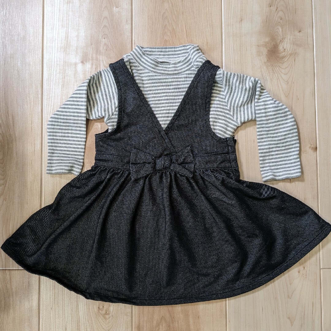 BeBe(ベベ)のBeBe 女の子用デニムワンピース＆ボーダーハイネックロングTシャツセット 90 キッズ/ベビー/マタニティのキッズ服女の子用(90cm~)(ワンピース)の商品写真