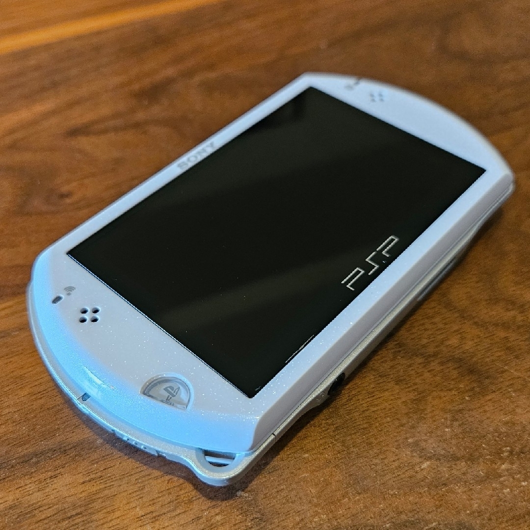 PlayStation Portable(プレイステーションポータブル)のSONY PlayStationPortable 本体 PSP-N1000 PW エンタメ/ホビーのゲームソフト/ゲーム機本体(携帯用ゲーム機本体)の商品写真