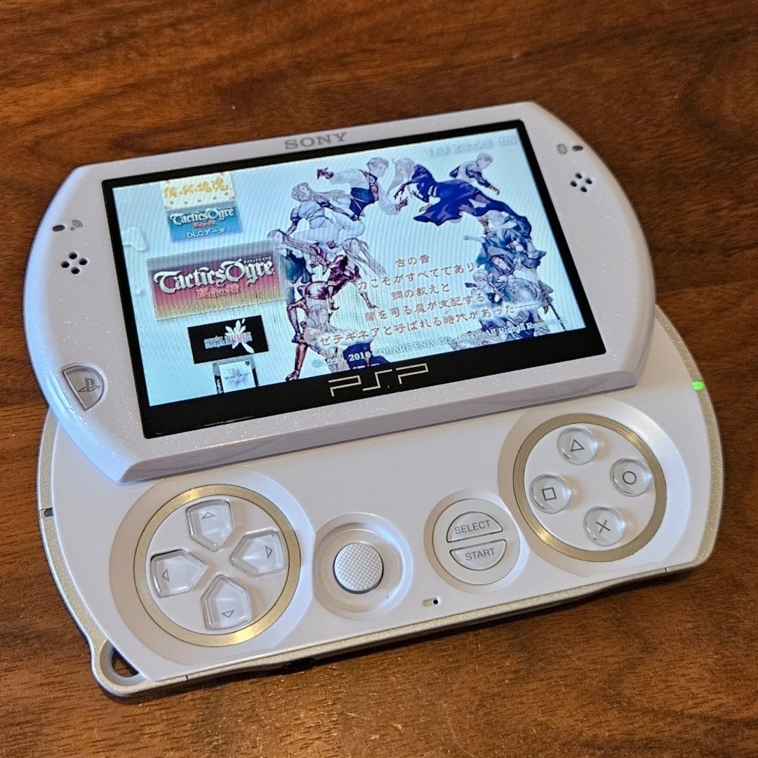 PlayStation Portable(プレイステーションポータブル)のSONY PlayStationPortable 本体 PSP-N1000 PW エンタメ/ホビーのゲームソフト/ゲーム機本体(携帯用ゲーム機本体)の商品写真