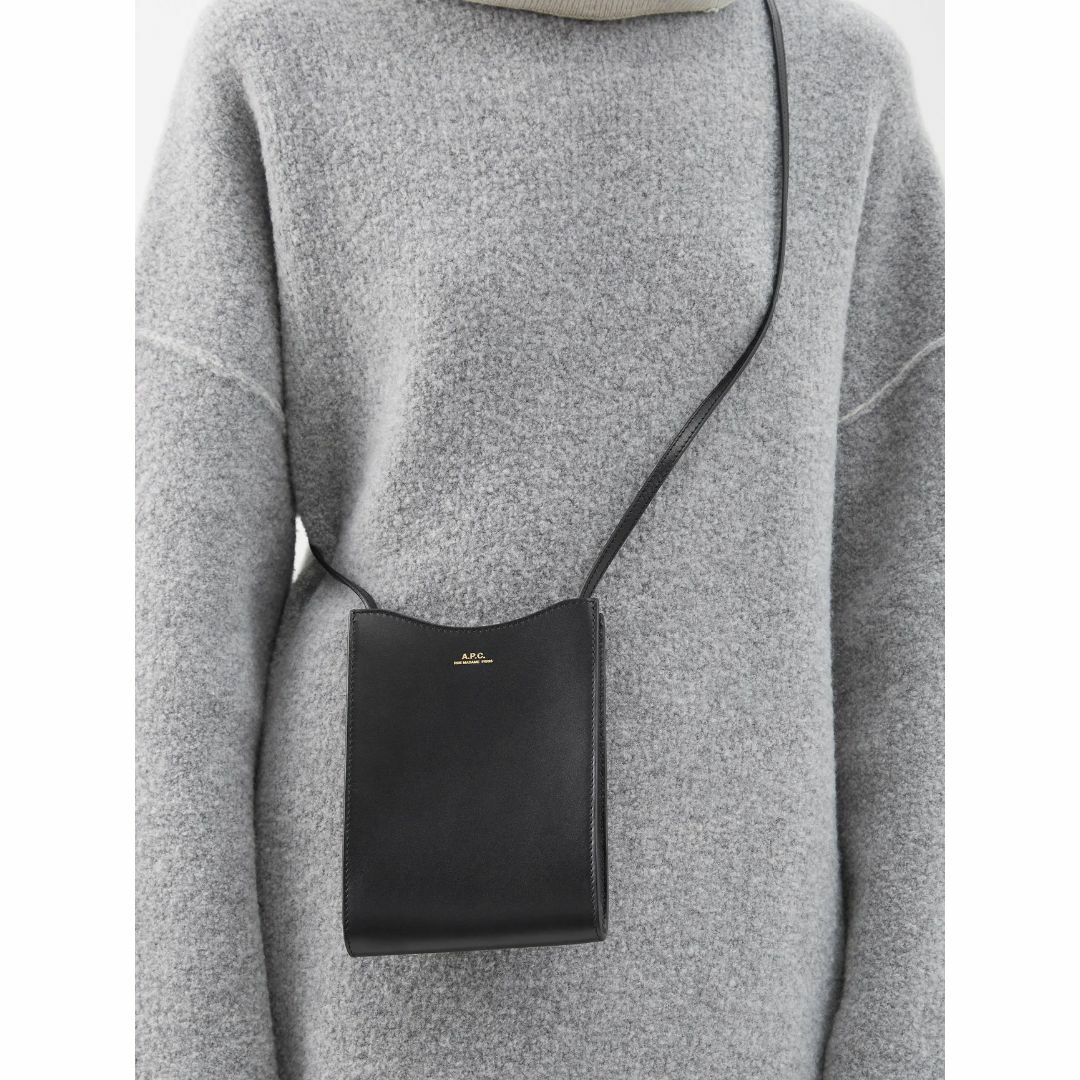 A.P.C(アーペーセー)のAPC jamie neck pouch ショルダーバッグ black メンズのバッグ(メッセンジャーバッグ)の商品写真