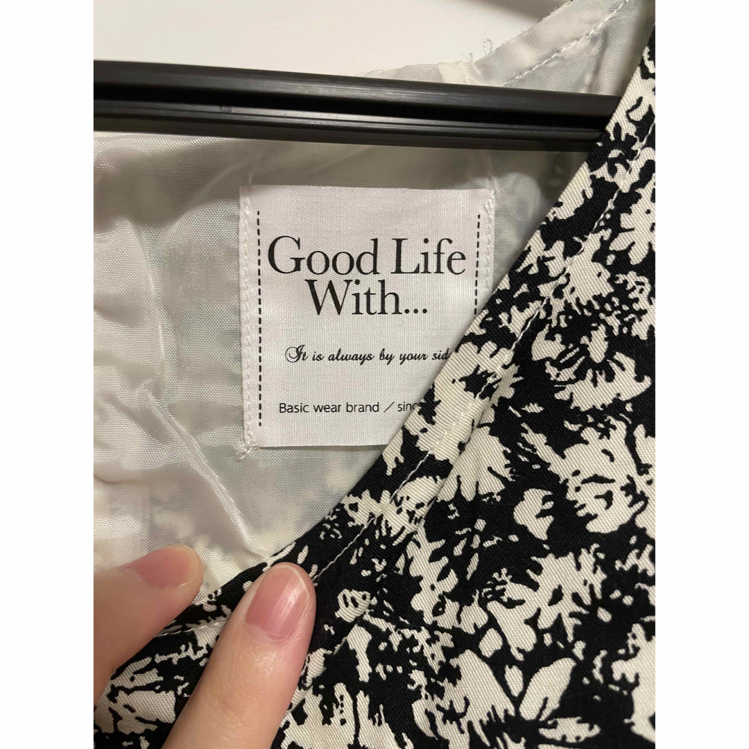 good life is ワンピース　花柄　フレア　レディース　膝丈　シンプル レディースのワンピース(ひざ丈ワンピース)の商品写真