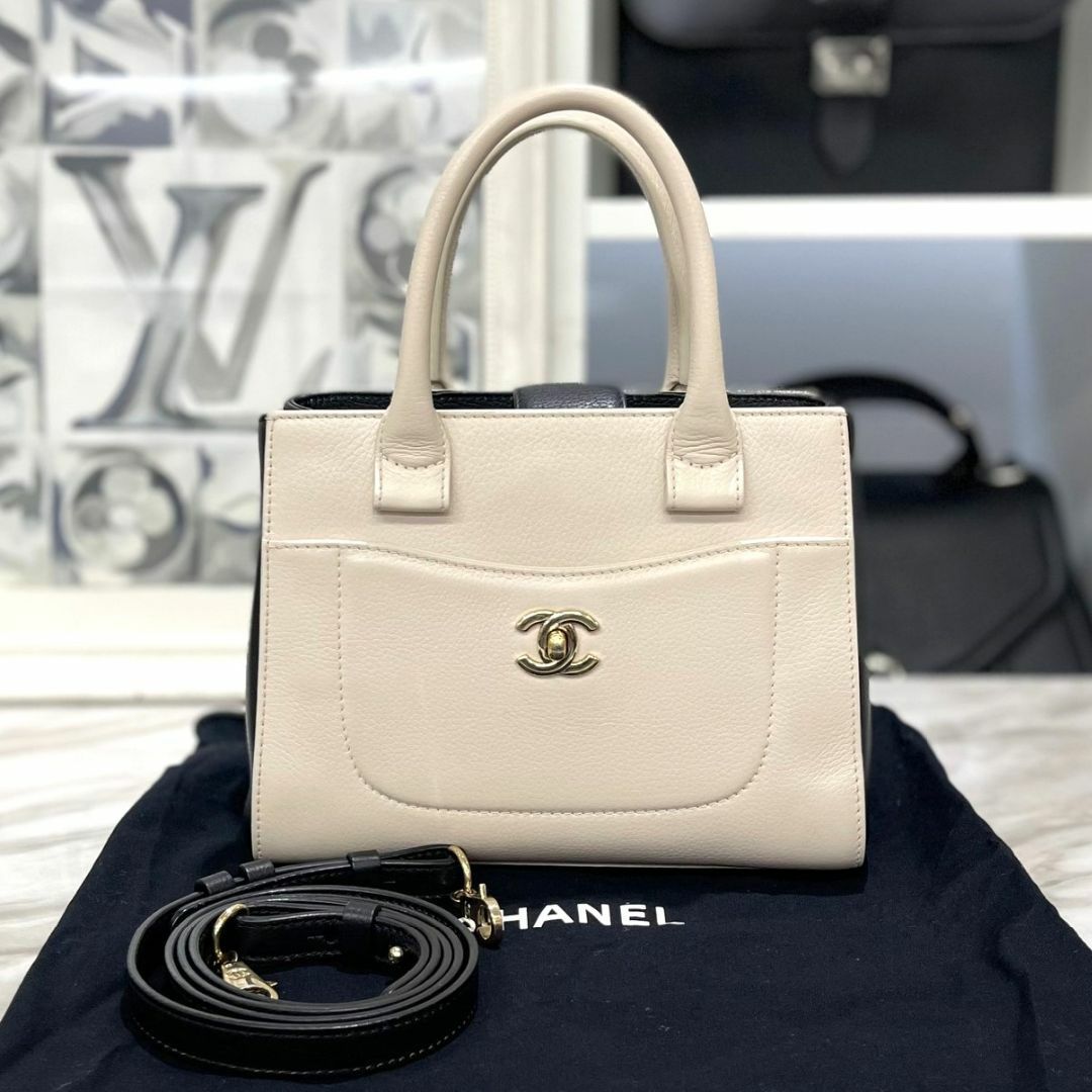 CHANEL - シャネル ネオエグゼクティブトート スモール バイカラー