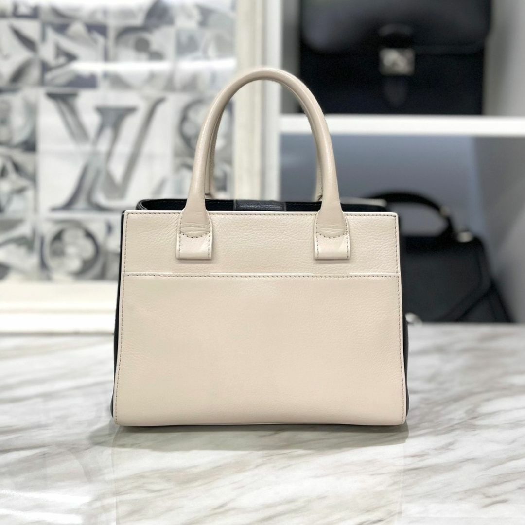 CHANEL - シャネル ネオエグゼクティブトート スモール バイ CHANEL - シャネル ネオエグゼクティブトート スモール バイ