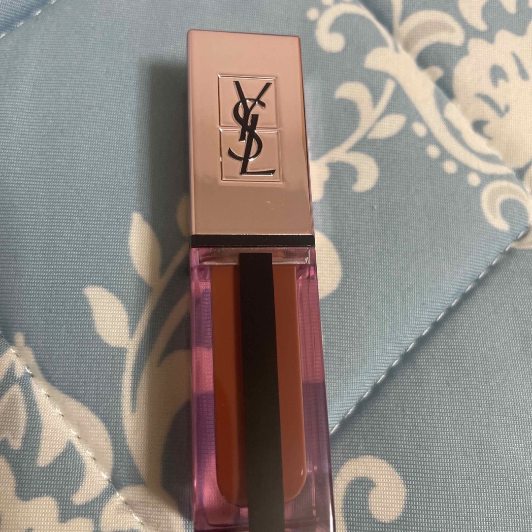 Yves Saint Laurent(イヴサンローラン)のYSLルージュピュールクチュールヴェルニウォーターグロウ214 コスメ/美容のベースメイク/化粧品(リップグロス)の商品写真