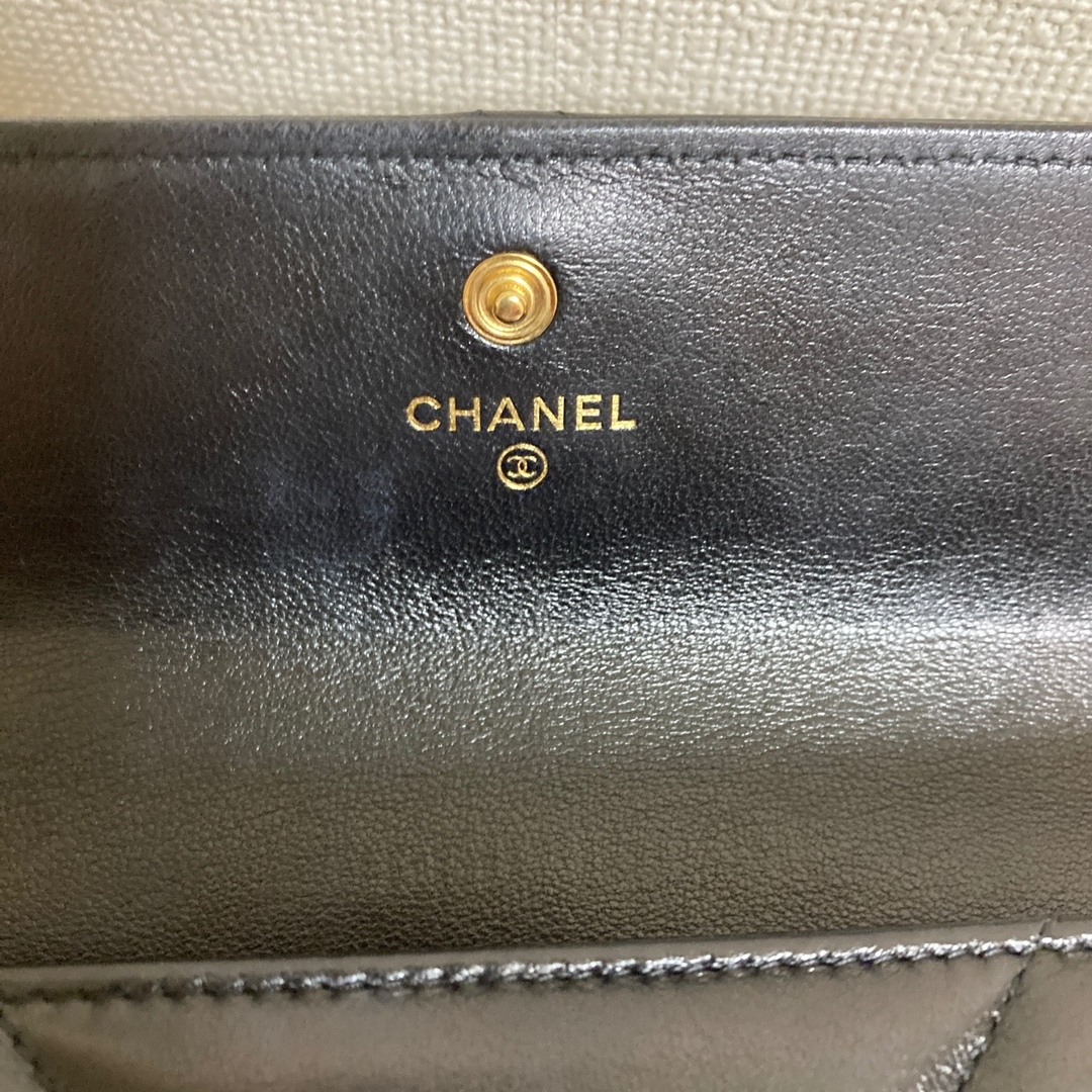 CHANEL(シャネル)の美品　CHANEL19 長財布　ブラック　ピンク　正規品 レディースのファッション小物(財布)の商品写真